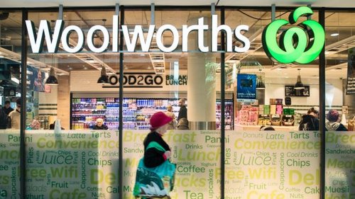 Woolworths ramps up its online grocery to fight against Amazon. Photo: Louie Douvis